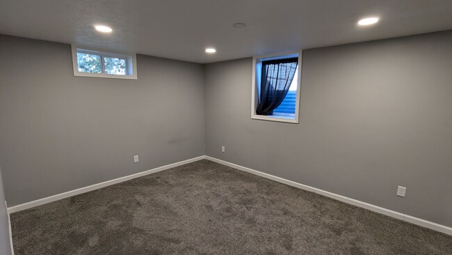 Building Photo - South End home with finished basement