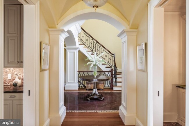 Building Photo - 200 Bridgeview Ln