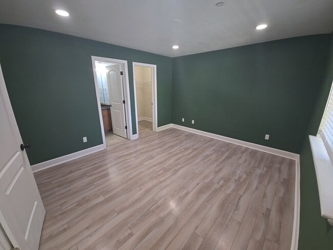 Building Photo - Gateway Village #61