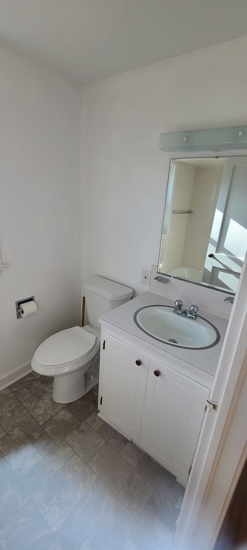 Building Photo - Lewisville Gem!