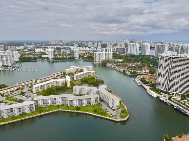 Building Photo - 3030 Marcos Dr