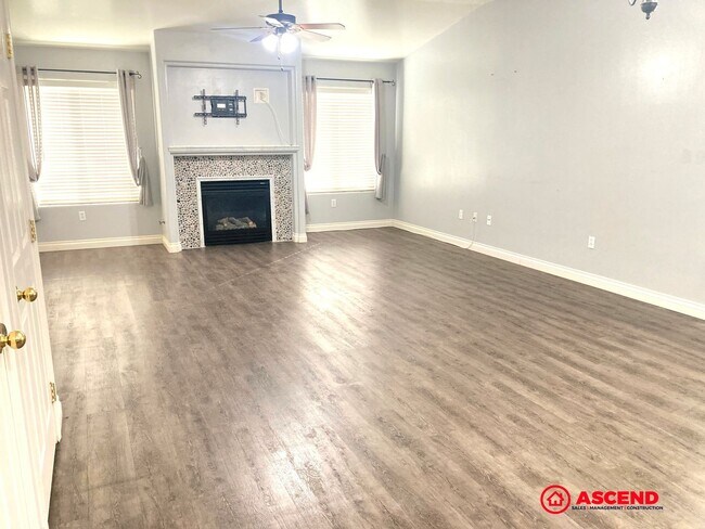 Building Photo - Beautiful 4 Bedroom Home in the Southwest!