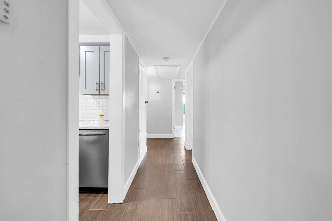 Building Photo - 358 Kepner Dr NE