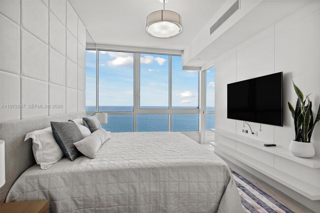 Building Photo - 100 South Pointe Dr