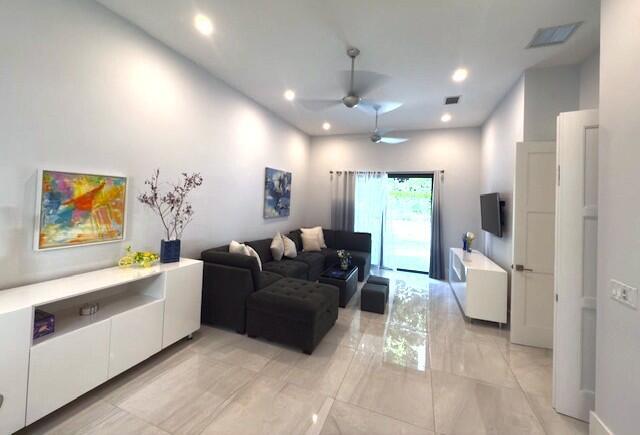 Building Photo - 2523 Oceanview Ave