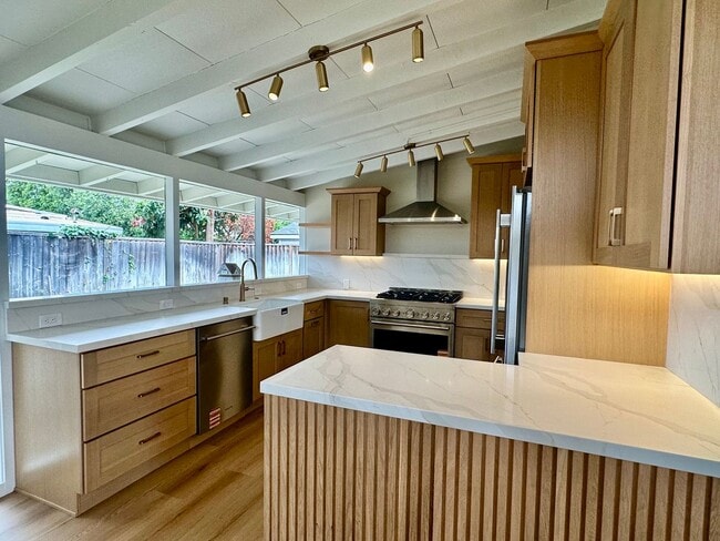 Building Photo - Beautifully Brand New Updated Home- Great Schools- Pet Okay