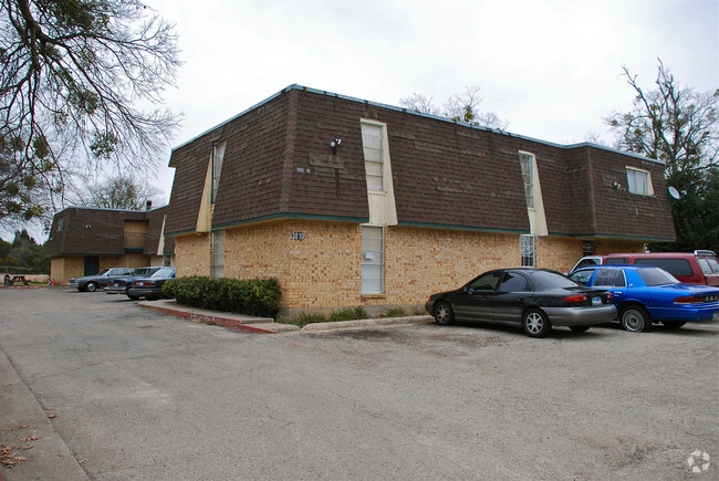 Primary Photo - 3810 Cedar Lake Dr