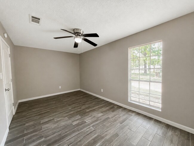 Building Photo - 205 Pleasant Dr