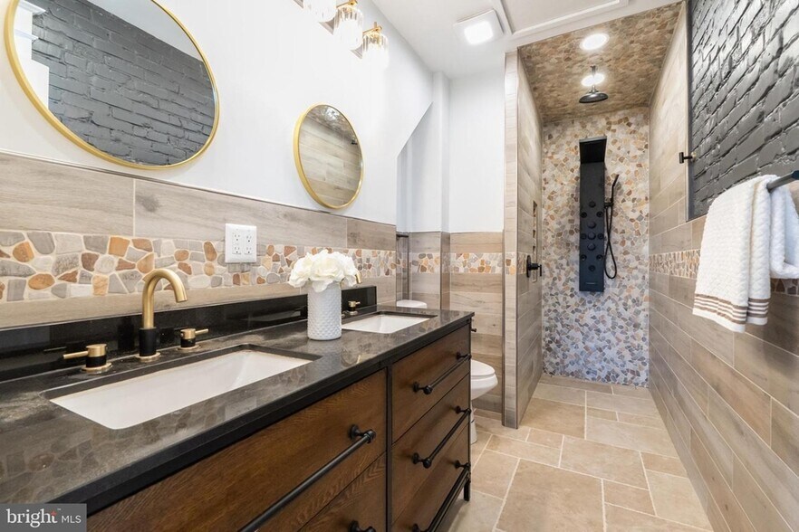 Building Photo - 113 Madison St NW