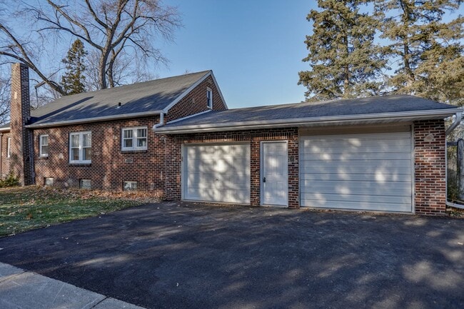 Building Photo - 2 Bed 1.5 Bath Single Family Home With Large Upper Loft Area in Wausau