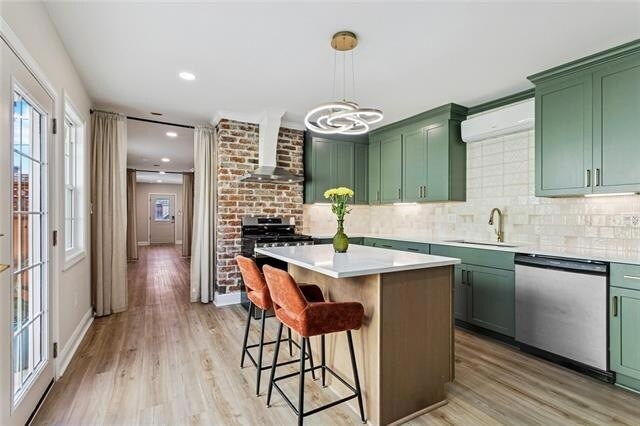 Building Photo - 1324 Cambronne St