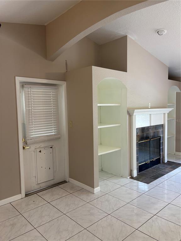 Building Photo - 510 S Cedar Ave