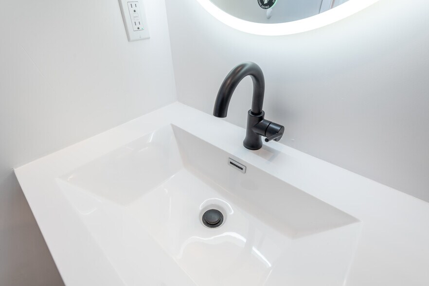 Building Photo - 18740 Merridy St