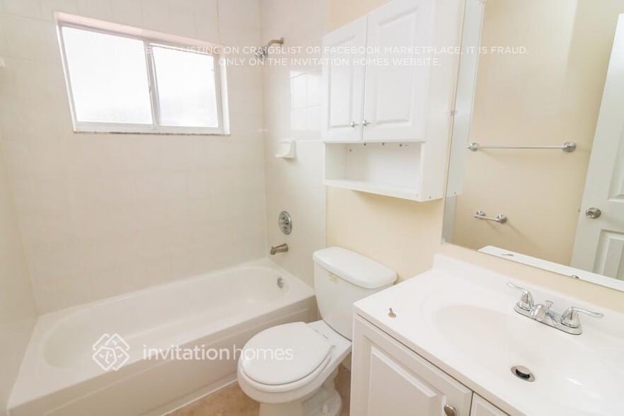 Building Photo - 1906 SW 123rd Ave