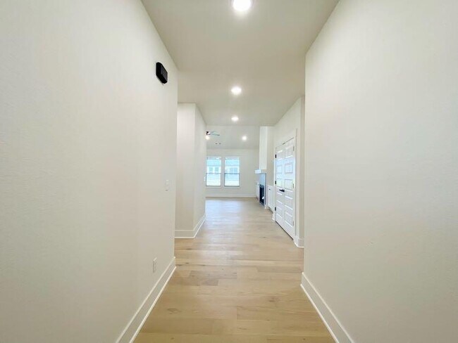 Building Photo - 730 Marianne St