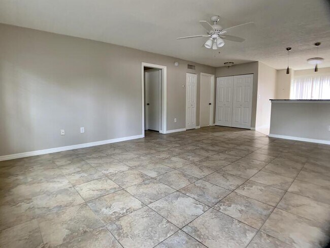 Building Photo - 3651 N Goldenrod Rd