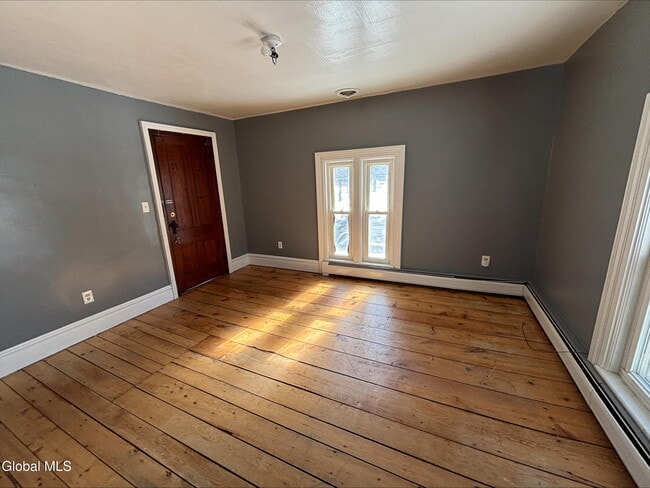 Building Photo - 372 NY-43