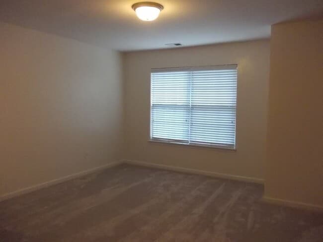 Building Photo - End Unit 2 story, 3 Bedroom Townhome near ...