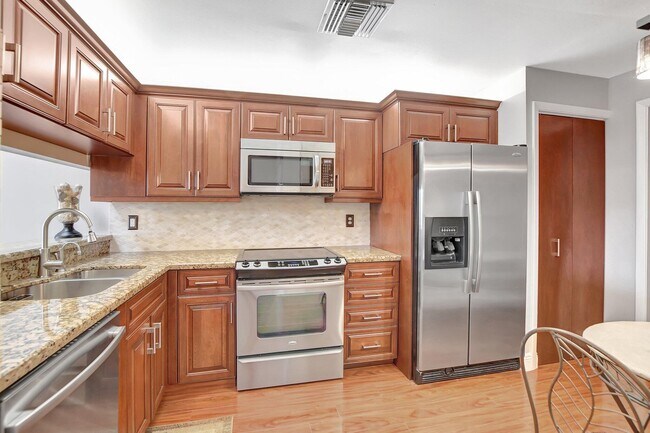 Building Photo - 7520 La Paz Blvd