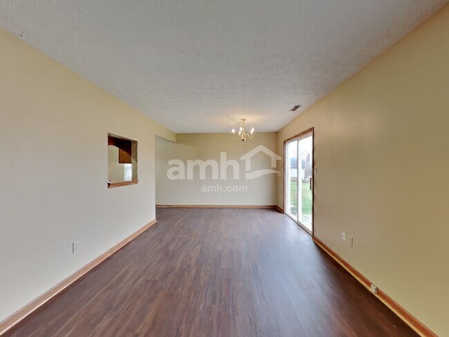 Building Photo - 998 Canary Creek Dr