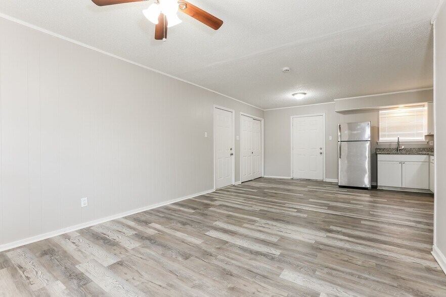 Building Photo - 7001 Eddy Ln