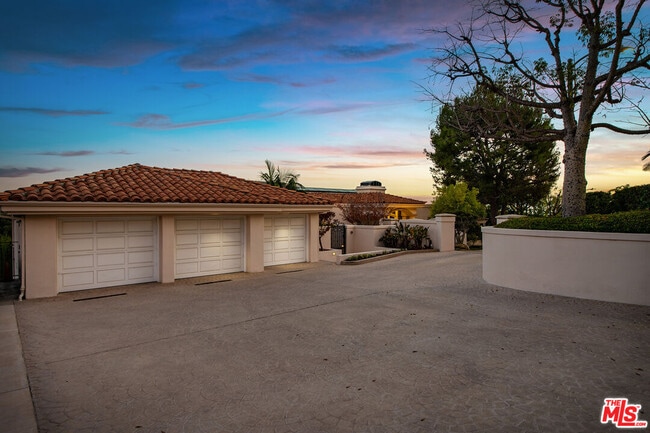 Building Photo - 1136 Calle Vista Dr