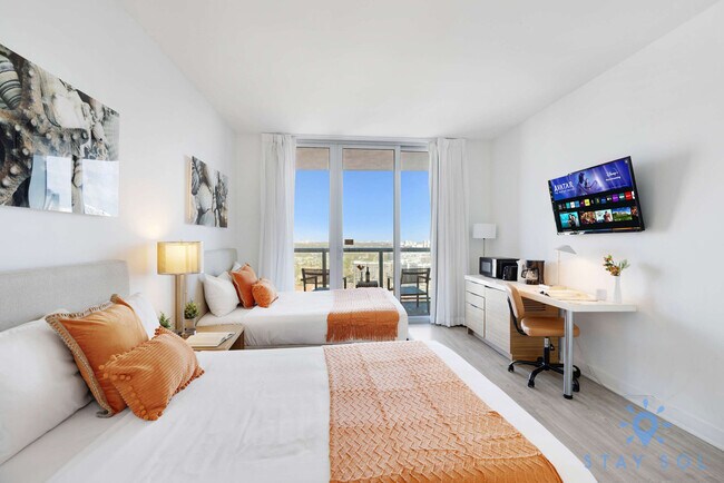 Building Photo - 2602 E Hallandale Beach Blvd