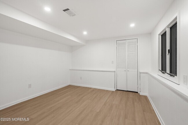 Building Photo - 42 Arno St