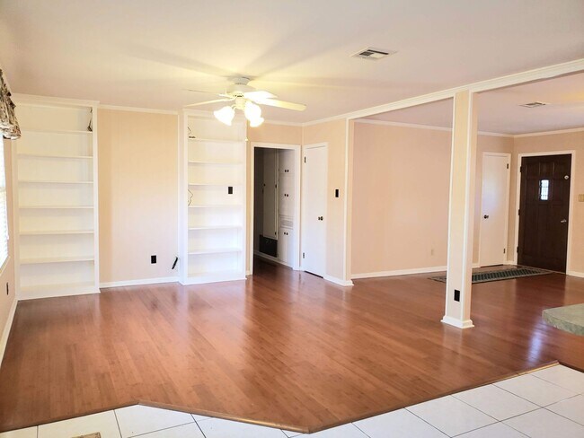 Building Photo - 484 Planters Rd