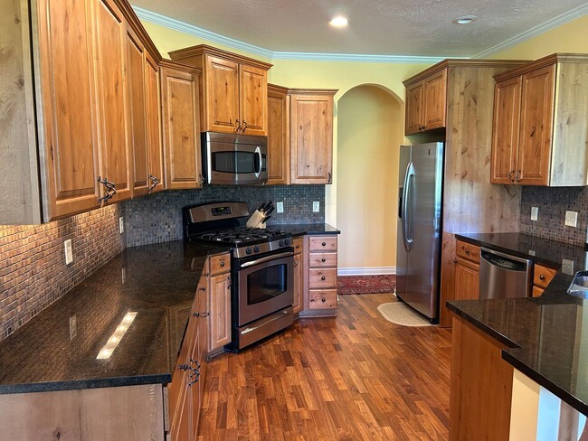 Building Photo - Gorgeous 4 Bedroom in Desirable East Missoula!