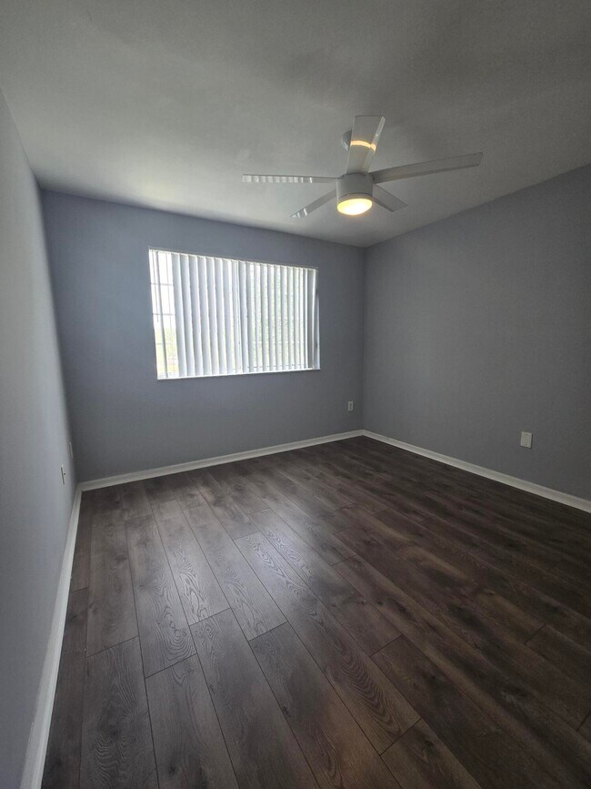 Building Photo - 1400 Crestwood Ct S
