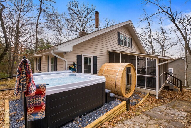 Building Photo - 2964 Hopkins Dr