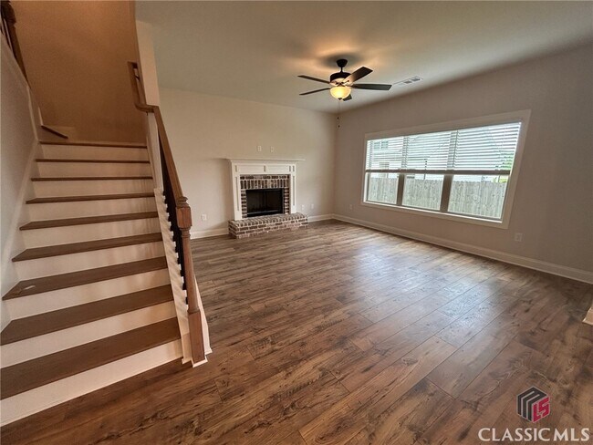 Building Photo - 305 Ridge Pointe Drive