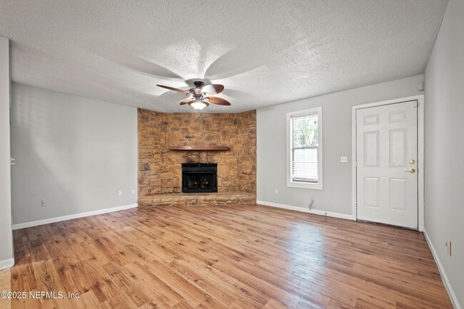 Building Photo - 11259 Shady Glen Dr