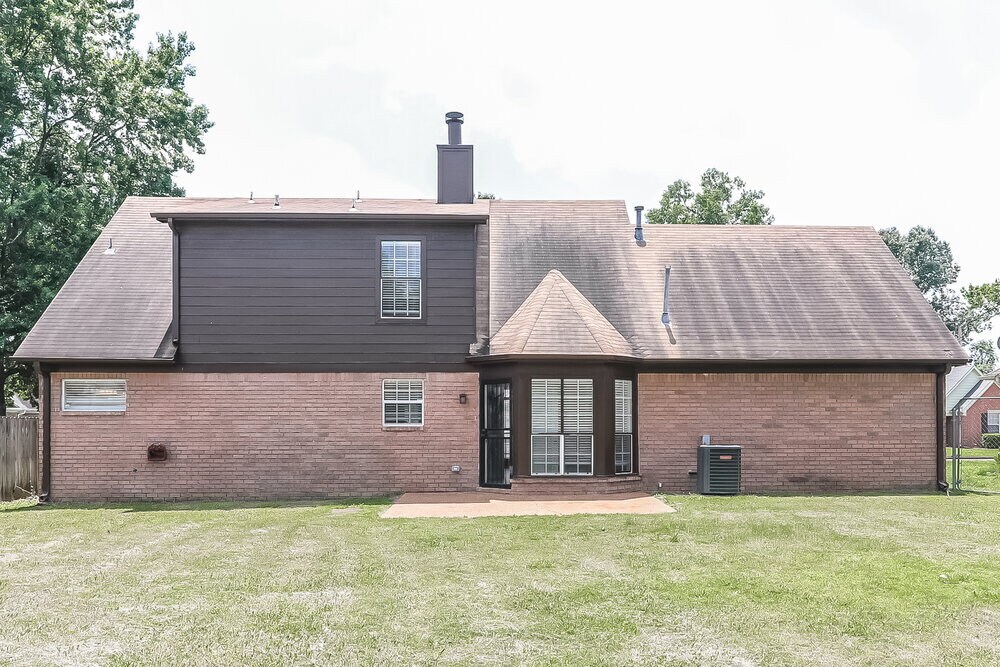 Building Photo - 7780 Meadow Vale Dr