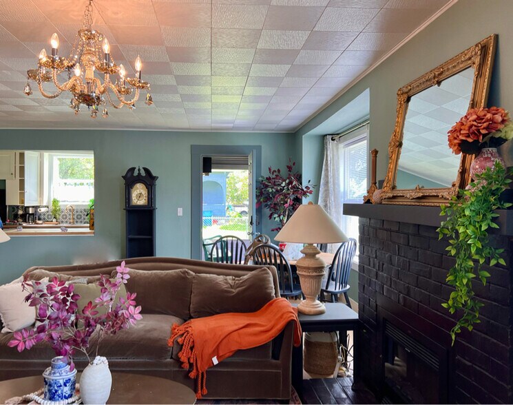 Building Photo - 303 Pioneer St