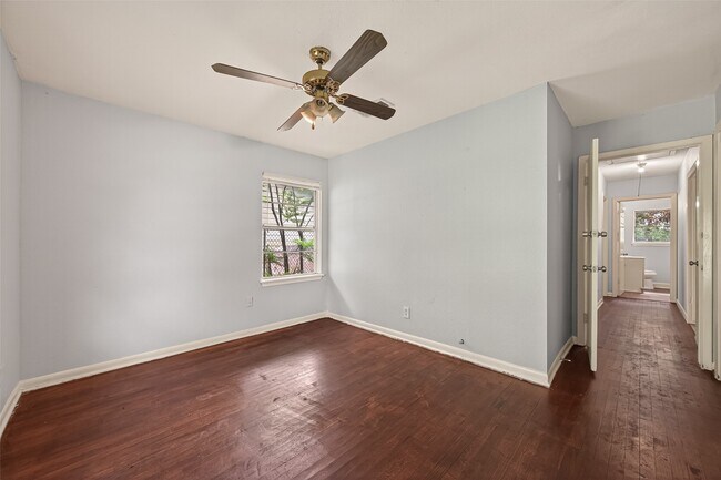 Building Photo - 10506 Buffum St