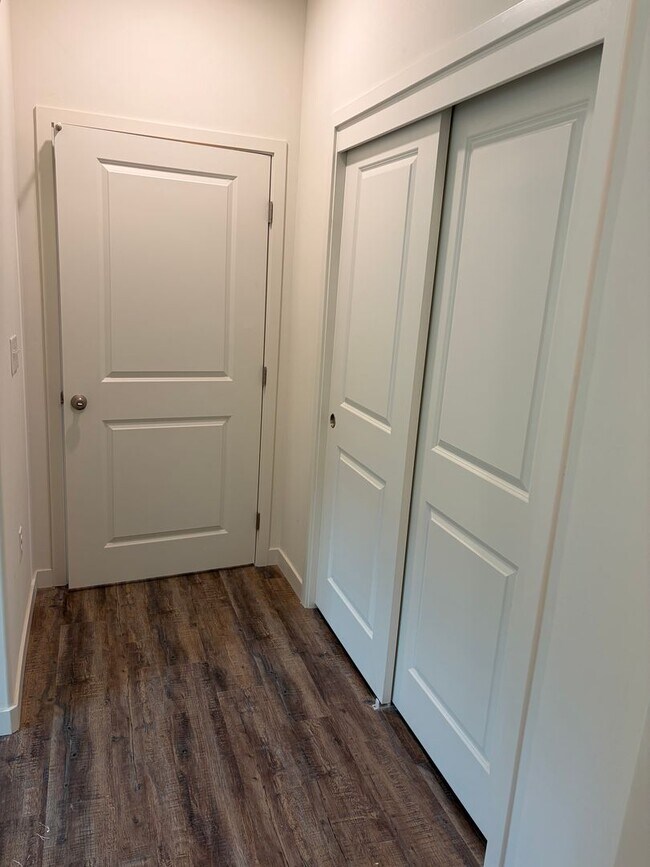 Building Photo - 6007 Cougar Trl