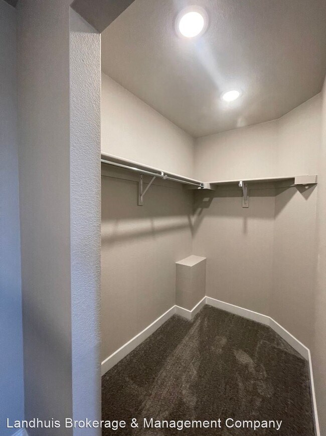 Building Photo - 3 br, 2.5 bath House - 10106 Luneth Dr