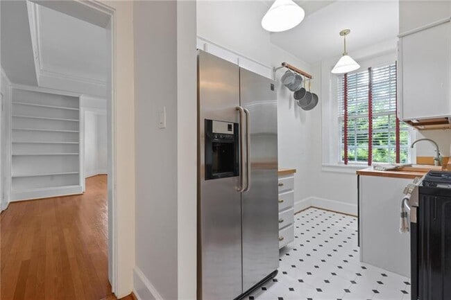 Building Photo - 1 S Prado NE