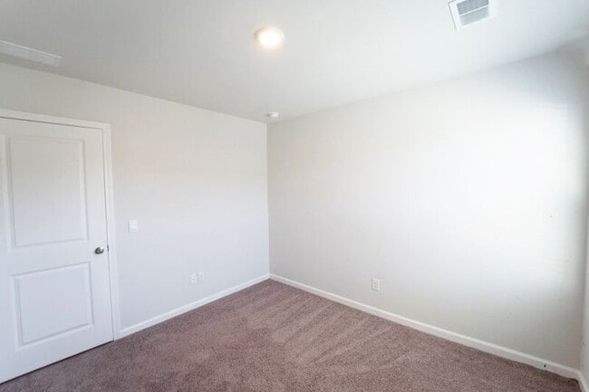 Building Photo - 8J Crabapple Cir
