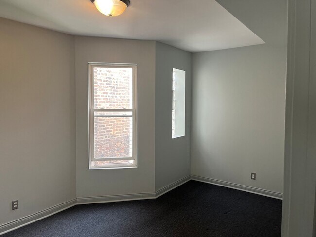 Building Photo - 4732 W Congress Pkwy