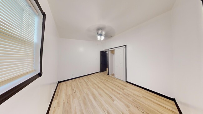 Building Photo - 737 E 47th Ave