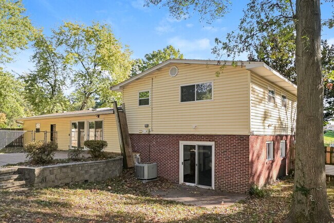 Building Photo - 3935 Parker Rd