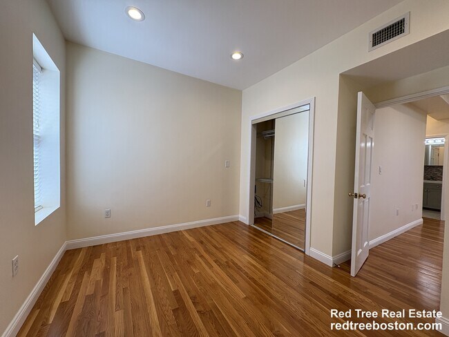 Building Photo - 1801 Beacon St