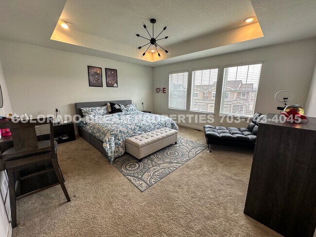 Building Photo - Luxurious fully-furnished home in Dove Vil...