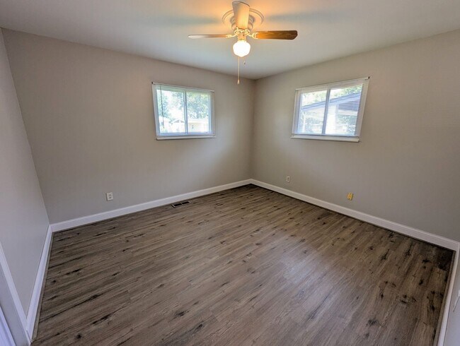 Building Photo - Sunlit Spaces in Florissant - Section 8 Fr...