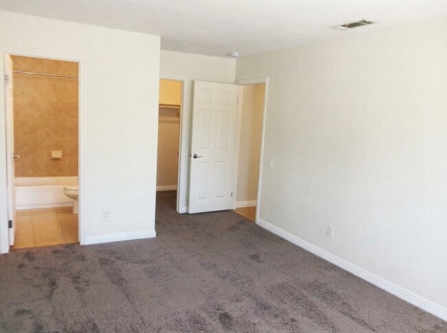 Building Photo - 1490 Naranca Ave
