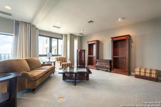 Building Photo - 7701 Wurzbach Rd