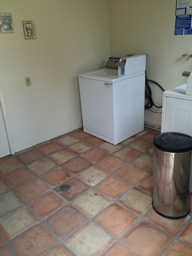 Laundry Room - 4424 Cartwright Ave